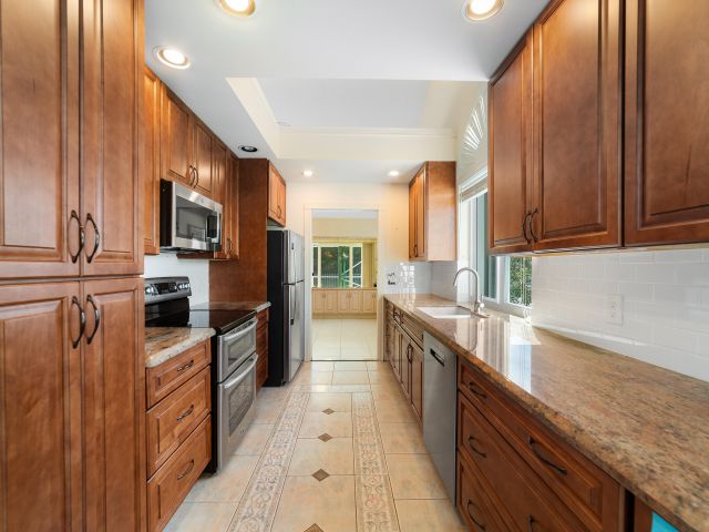 Продажа дома по адресу 2368 Saratoga Bay Drive - фото 6785981