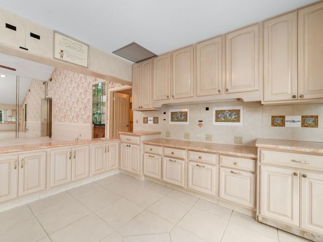 Продажа дома по адресу 2368 Saratoga Bay Drive - фото 6785982