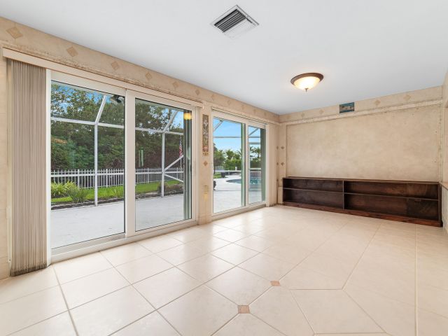 Продажа дома по адресу 2368 Saratoga Bay Drive - фото 6785983