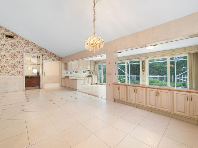 Продажа дома по адресу 2368 Saratoga Bay Drive - фото 6785984