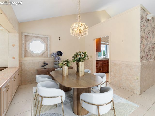 Продажа дома по адресу 2368 Saratoga Bay Drive - фото 6785986