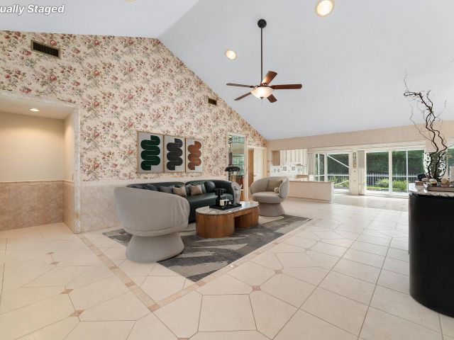 Продажа дома по адресу 2368 Saratoga Bay Drive - фото 6785989