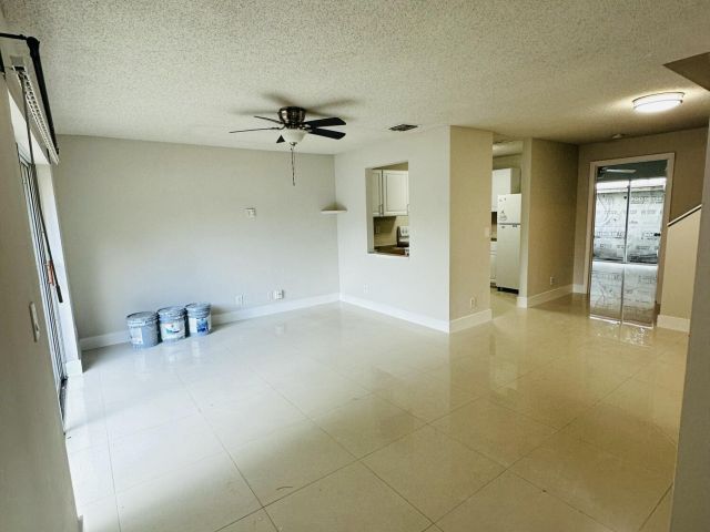 Дом в аренду по адресу 451 W Cypress Way - фото 6768880