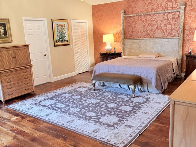 Продажа дома по адресу 7633 La Corniche Circle - фото 6848533