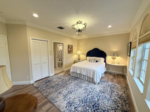 Продажа дома по адресу 7633 La Corniche Circle - фото 6848536