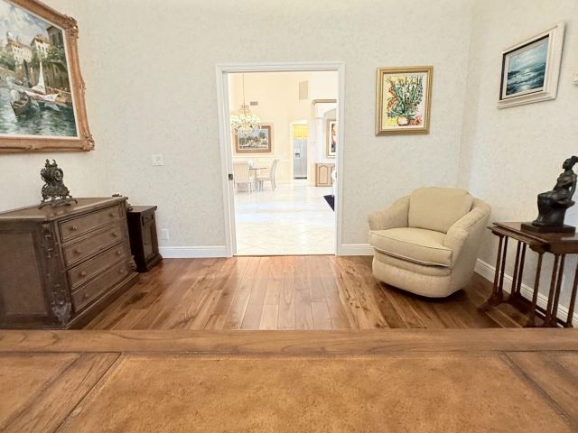 Продажа дома по адресу 7633 La Corniche Circle - фото 6848537