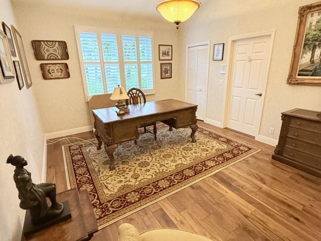 Продажа дома по адресу 7633 La Corniche Circle - фото 6848539