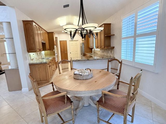 Продажа дома по адресу 7633 La Corniche Circle - фото 6848540