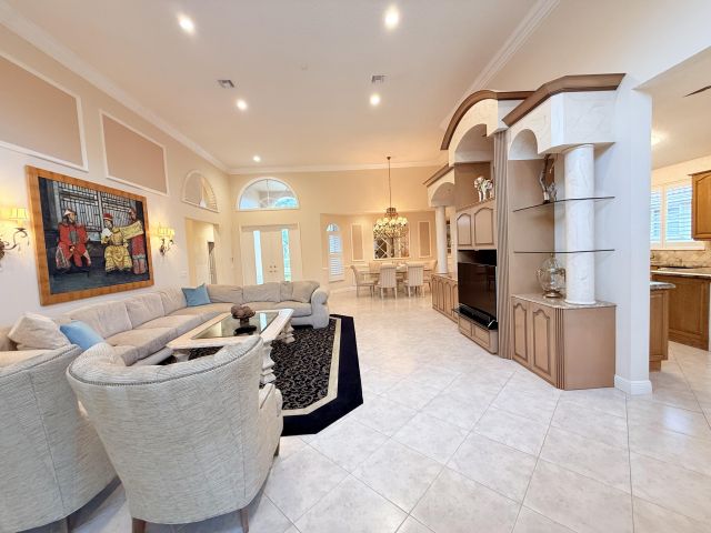 Продажа дома по адресу 7633 La Corniche Circle - фото 6848543