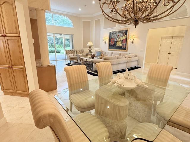 Продажа дома по адресу 7633 La Corniche Circle - фото 6848545