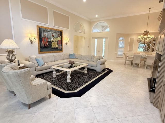 Продажа дома по адресу 7633 La Corniche Circle - фото 6848547