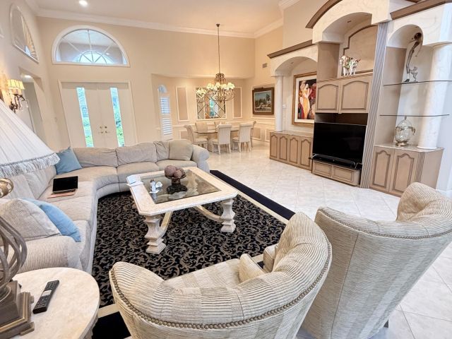 Продажа дома по адресу 7633 La Corniche Circle - фото 6848548