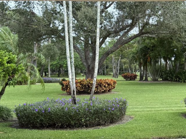 Продажа дома по адресу 7633 La Corniche Circle - фото 6848550