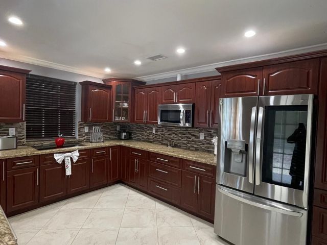 Дом в аренду по адресу 584 Vossler Avenue - фото 6768933