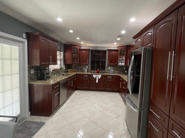 Дом в аренду по адресу 584 Vossler Avenue - фото 6768934