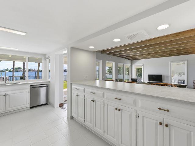 Продажа дома по адресу 3208 N Flagler Drive - фото 6775035