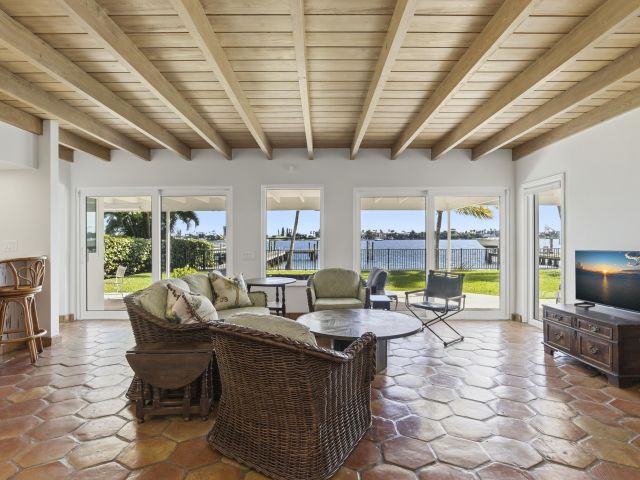 Продажа дома по адресу 3208 N Flagler Drive - фото 6775037