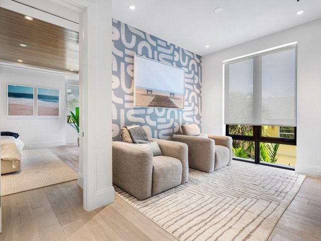 Дом в аренду по адресу 514 NE 7th Avenue - фото 6770674