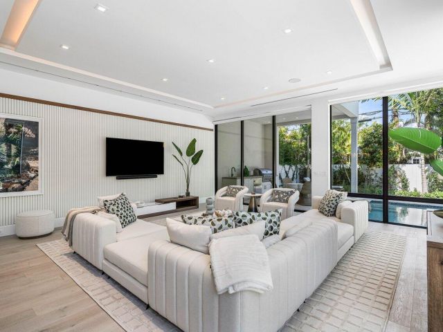 Дом в аренду по адресу 514 NE 7th Avenue - фото 6770687