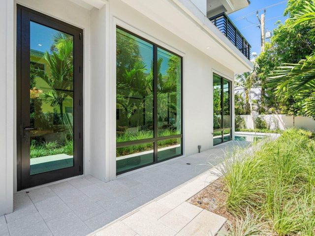 Дом в аренду по адресу 514 NE 7th Avenue - фото 6770689