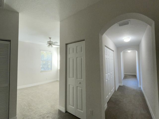 Дом в аренду по адресу 909 NW 18th Avenue - фото 6775473