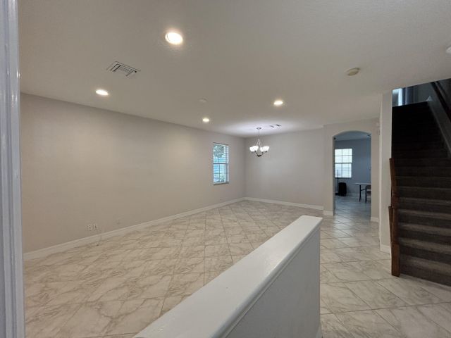 Дом в аренду по адресу 909 NW 18th Avenue - фото 6775479