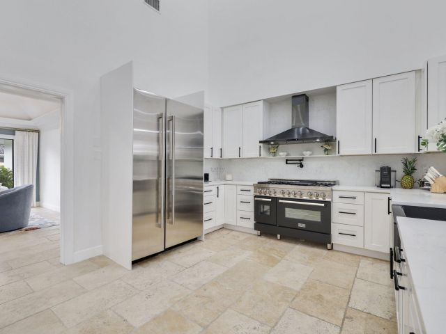 Продажа дома по адресу 7811 Mandarin Drive - фото 6775485