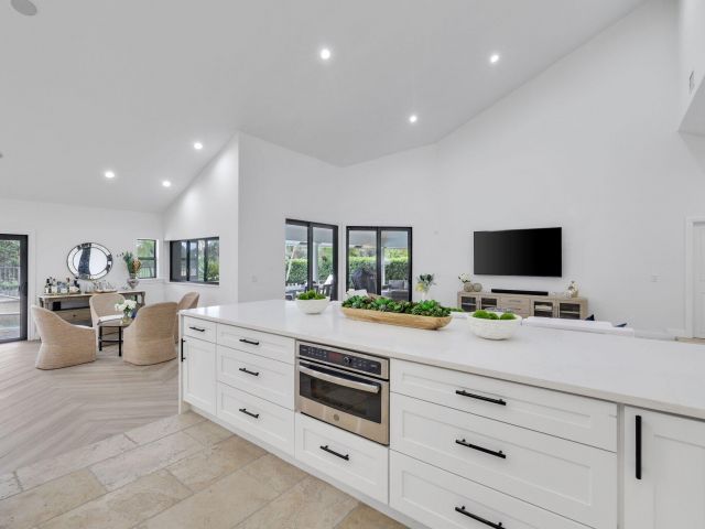 Продажа дома по адресу 7811 Mandarin Drive - фото 6775488