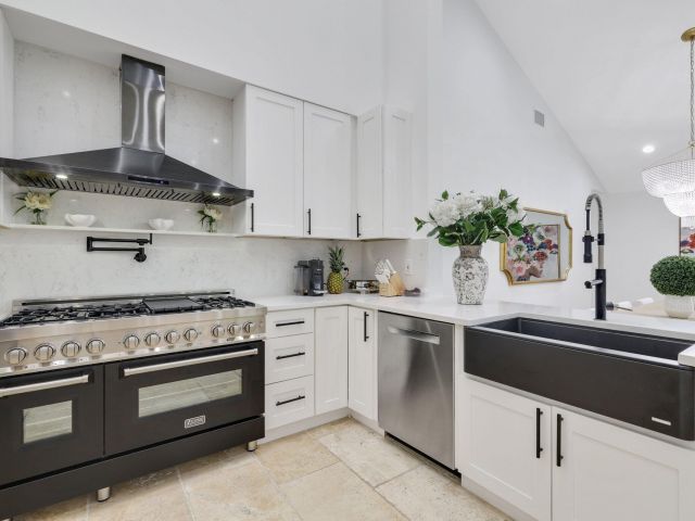 Продажа дома по адресу 7811 Mandarin Drive - фото 6775489