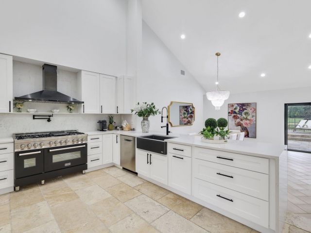 Продажа дома по адресу 7811 Mandarin Drive - фото 6775490