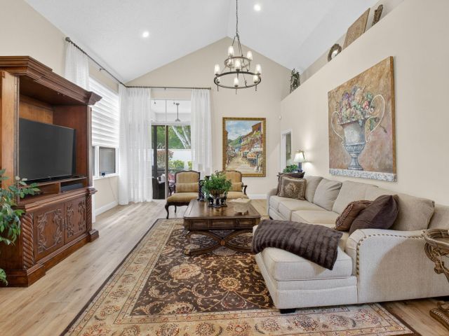 Дом в аренду по адресу 2500 NW 66th Drive - фото 6775387