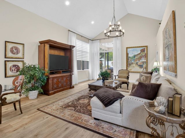 Дом в аренду по адресу 2500 NW 66th Drive - фото 6775388