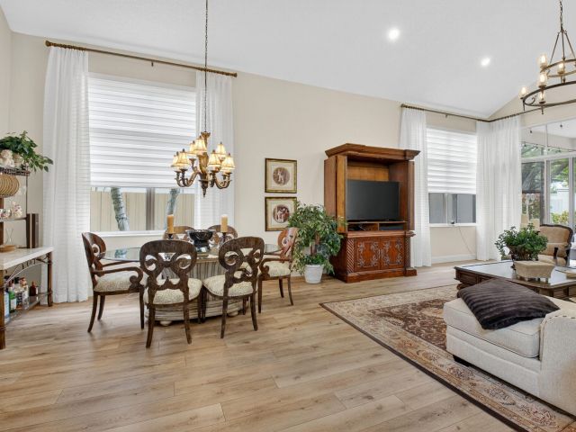 Дом в аренду по адресу 2500 NW 66th Drive - фото 6775390