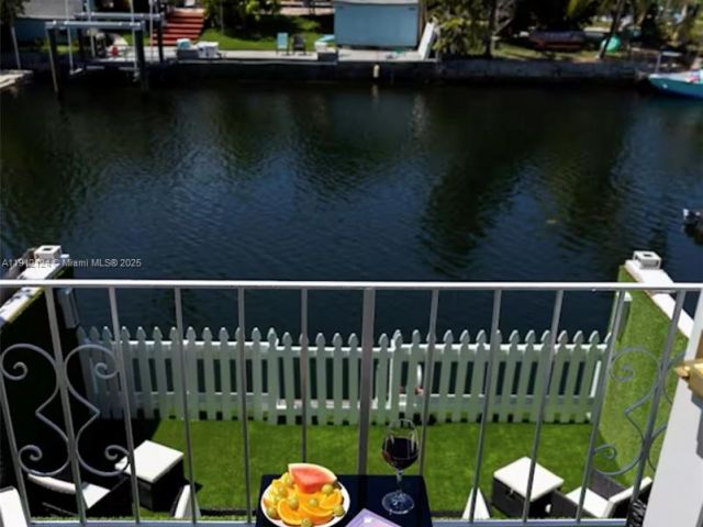 Дом в аренду по адресу 1949 NE 123rd St 0 - фото 6772356