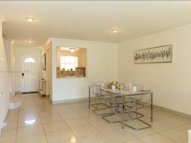 Дом в аренду по адресу 1949 NE 123rd St 0 - фото 6772358