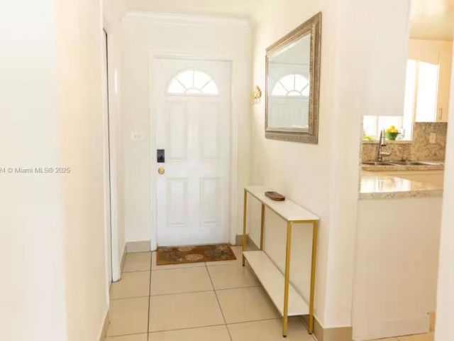 Дом в аренду по адресу 1949 NE 123rd St 0 - фото 6772361