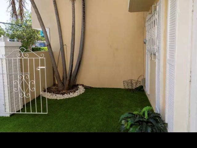 Дом в аренду по адресу 1949 NE 123rd St 0 - фото 6772362