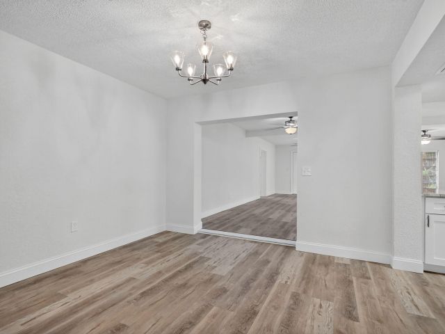 Продажа дома по адресу 760 SW 64th Way - фото 6775522