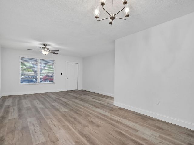 Продажа дома по адресу 760 SW 64th Way - фото 6775523