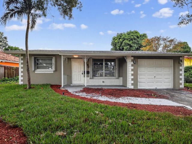 Продажа дома по адресу 760 SW 64th Way - фото 6775531