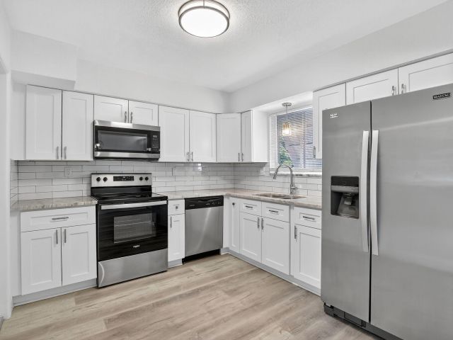 Продажа дома по адресу 1425 S 24th Court - фото 6775686