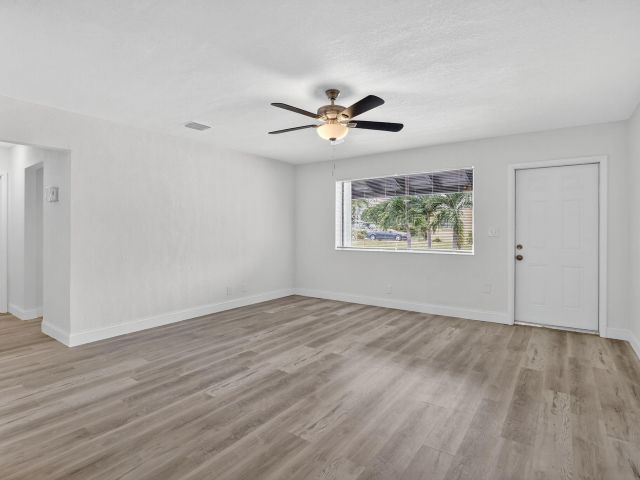 Продажа дома по адресу 1425 S 24th Court - фото 6775687