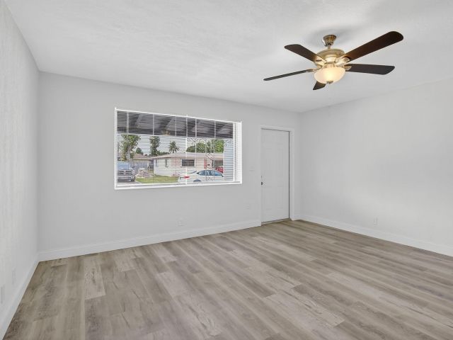 Продажа дома по адресу 1425 S 24th Court - фото 6775689