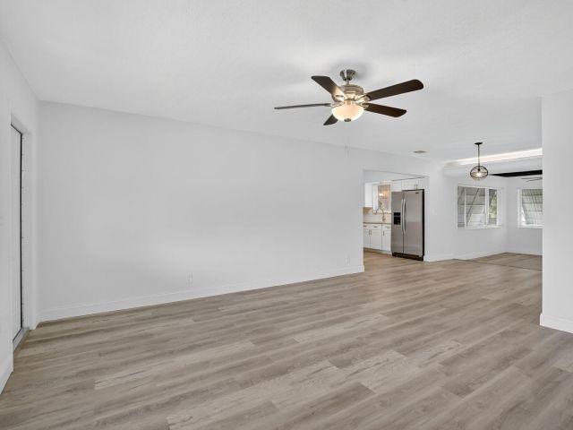 Продажа дома по адресу 1425 S 24th Court - фото 6775690