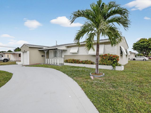 Продажа дома по адресу 1425 S 24th Court - фото 6775693