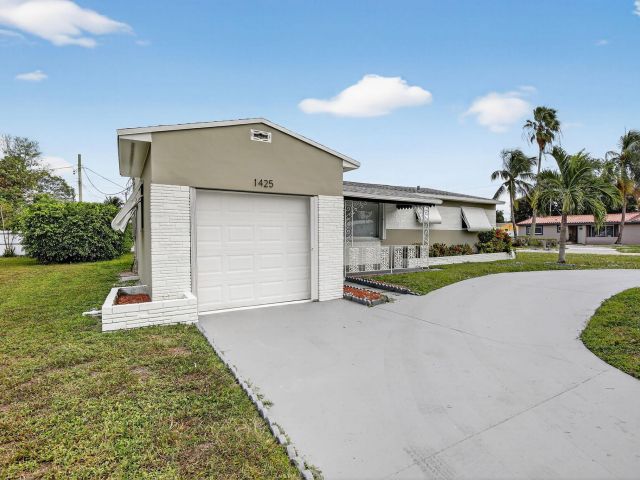 Продажа дома по адресу 1425 S 24th Court - фото 6775695