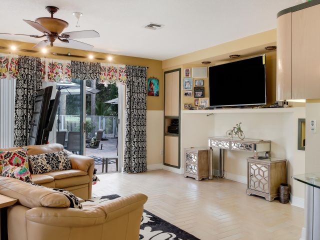 Дом в аренду по адресу 2070 Chagall Circle - фото 6775061