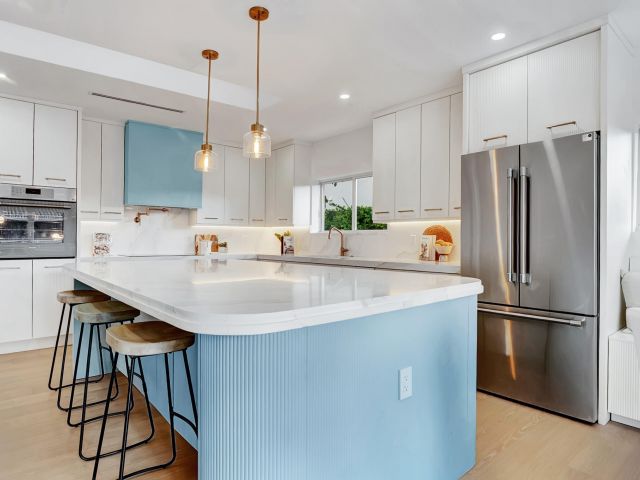 Продажа дома по адресу 580 SW 15th Street - фото 6861946