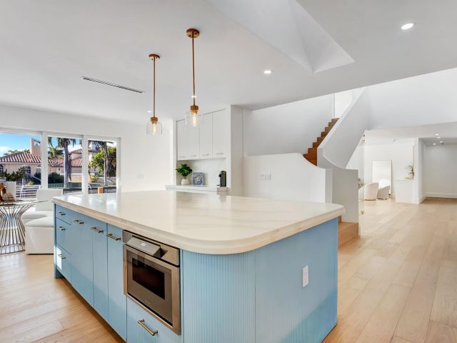 Продажа дома по адресу 580 SW 15th Street - фото 6861947