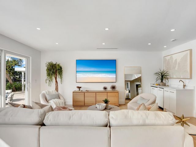 Продажа дома по адресу 580 SW 15th Street - фото 6861953